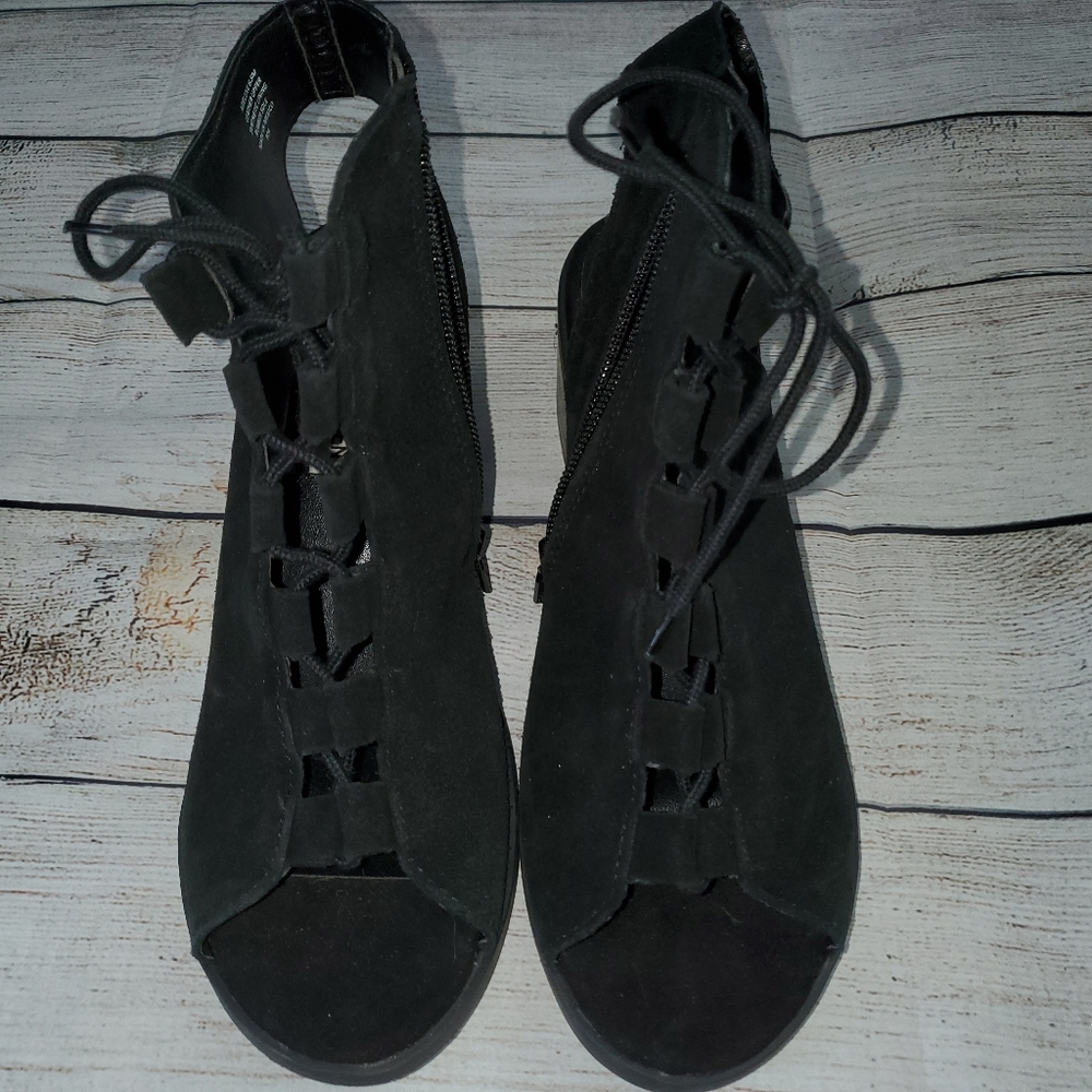Steve Madden Women's Size 6.5 Black Suede Open Toe Lace Up